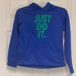 New Nike Big Boys Therma Graphic Pullover